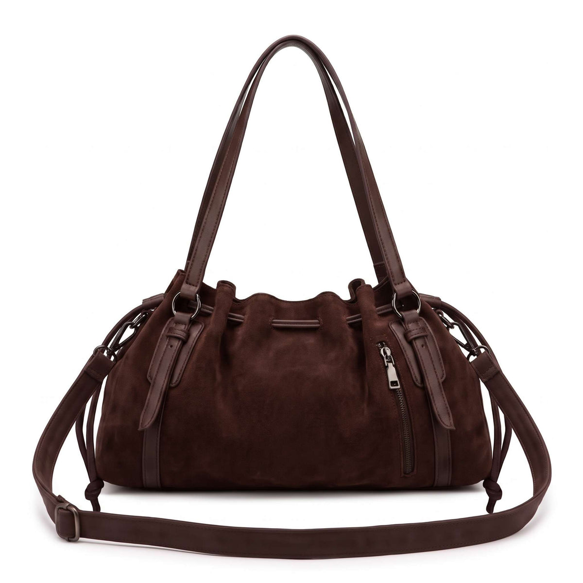 Vista completa del bolso de hombro POD en tono chocolate, destacando su estructura flexible tipo saco, el fruncido superior, doble asa y correa larga ajustable.