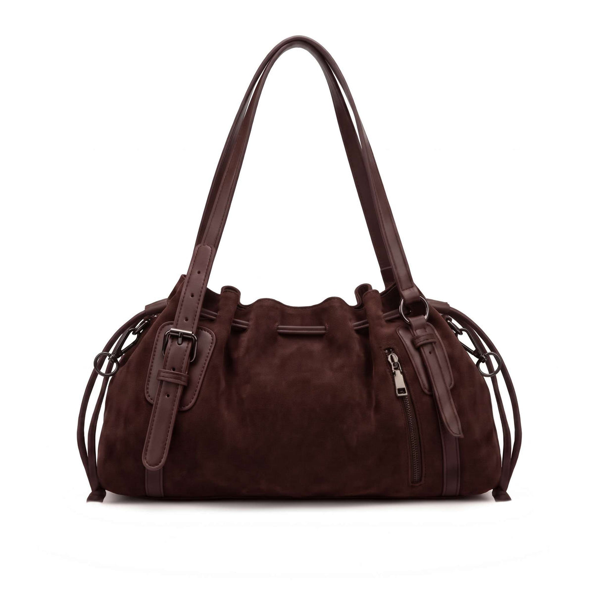 "Vista frontal del bolso tipo saco POD color chocolate de acabado efecto serraje, mostrando sus asas de hombro, la correa larga ajustable y el bolsillo exterior con cremallera metálica